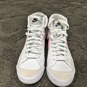 Nike Women's White and Pink Sneakers